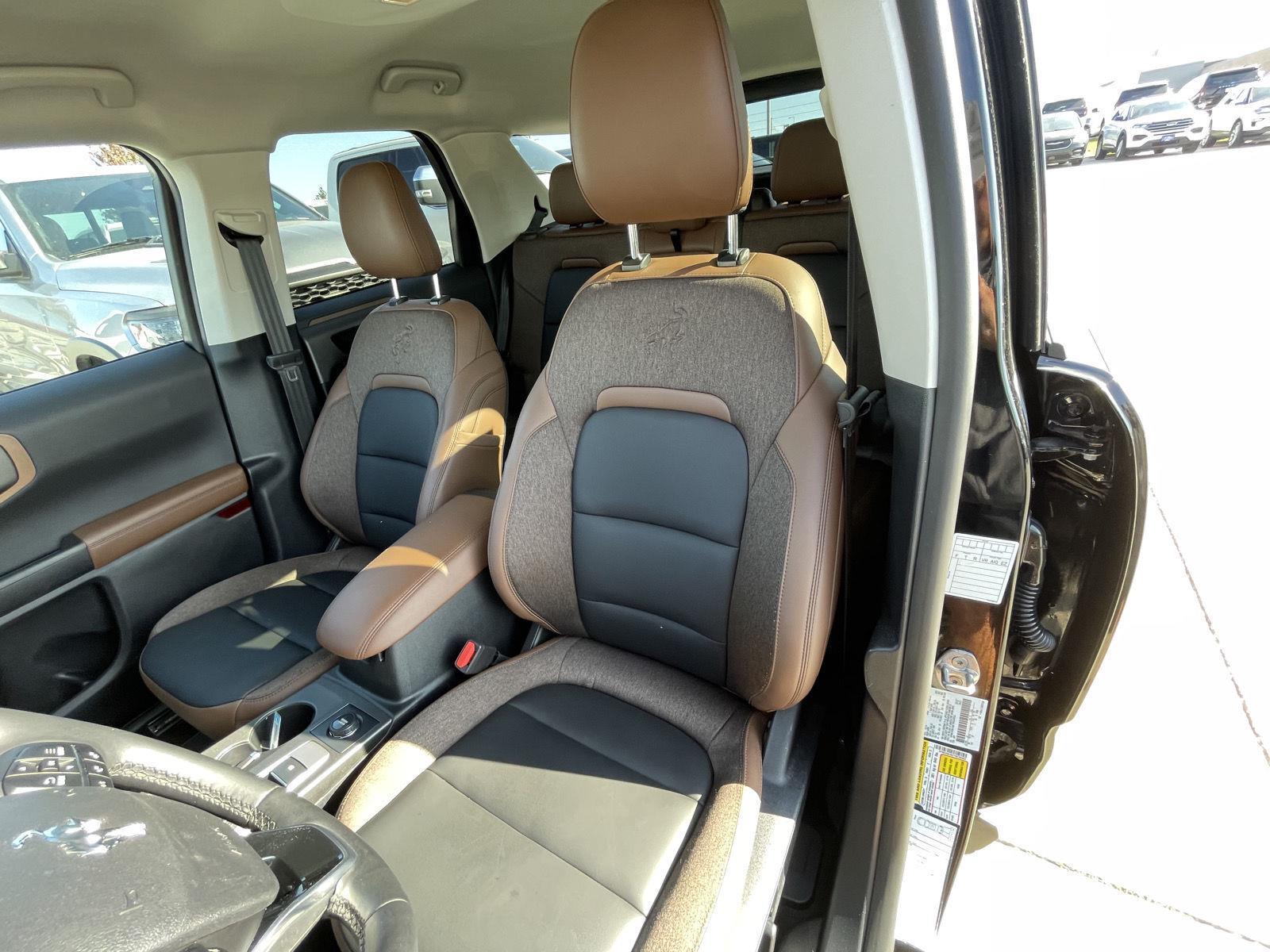 Vehicle photo 18