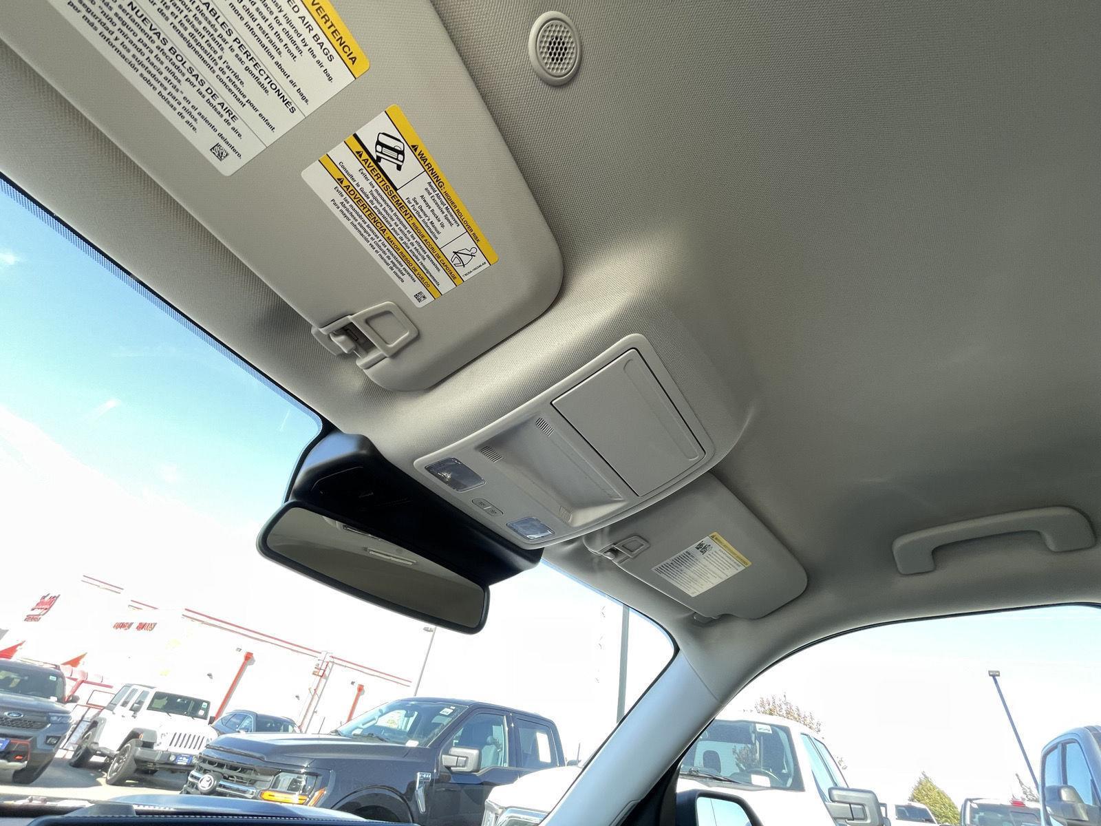 Vehicle photo 21