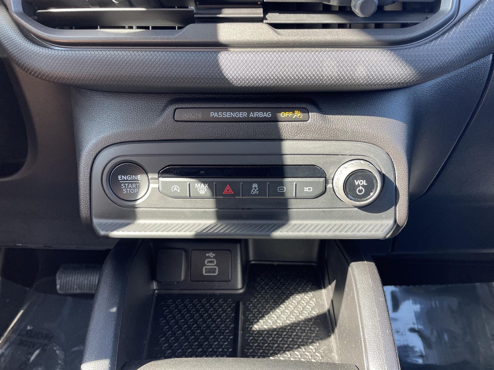 Vehicle photo 25