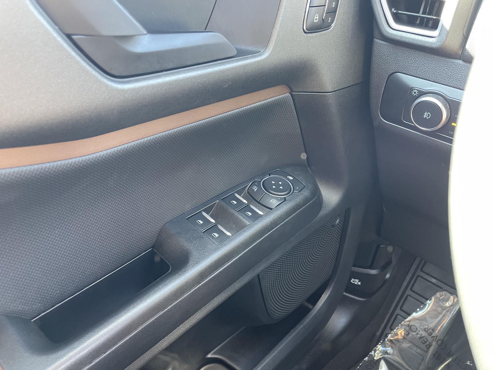Vehicle photo 27