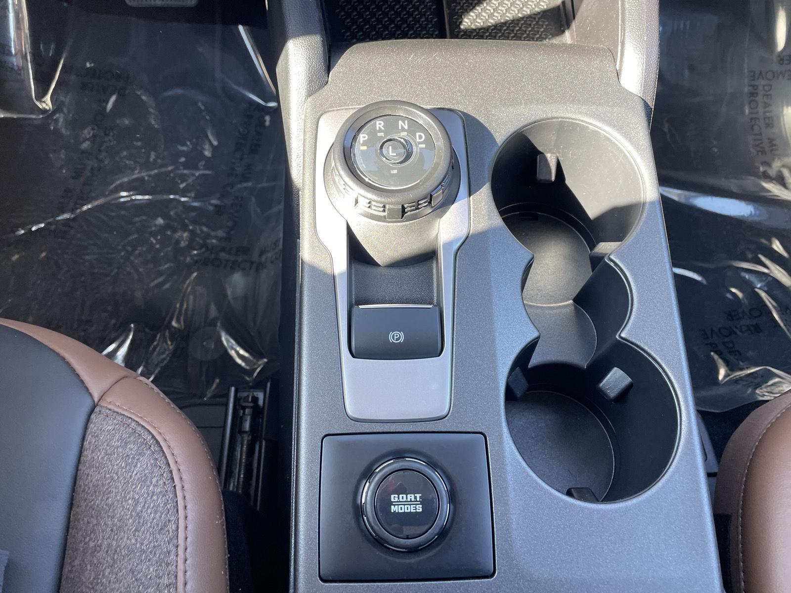 Vehicle photo 28