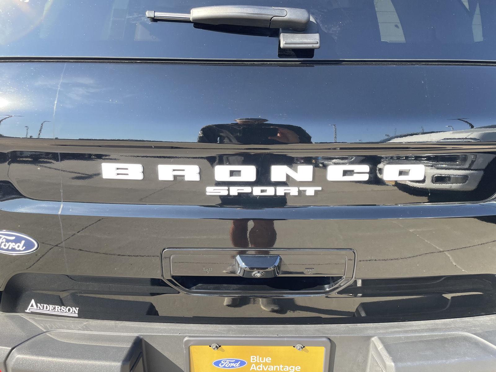 Vehicle photo 34