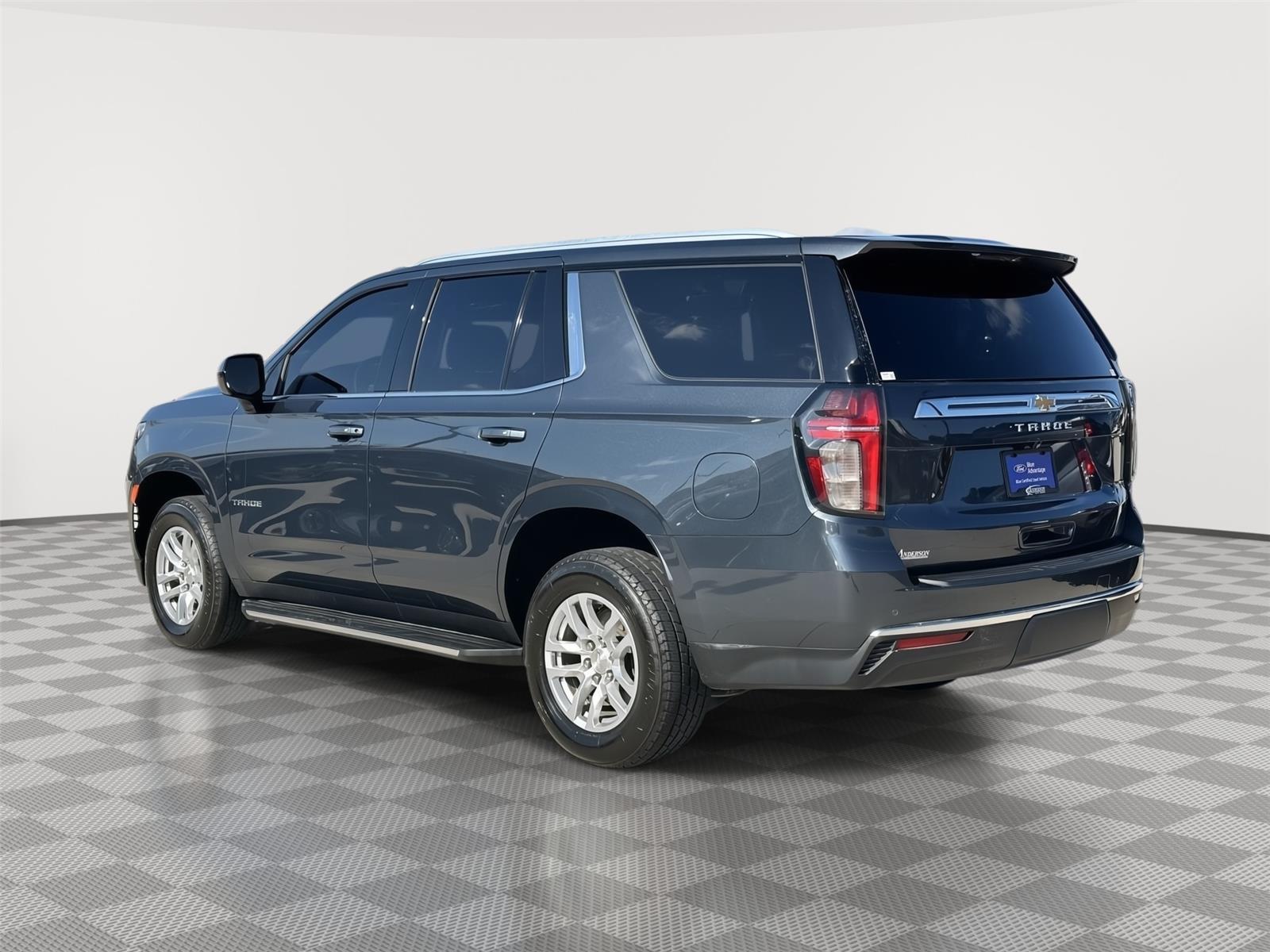 Vehicle photo 9