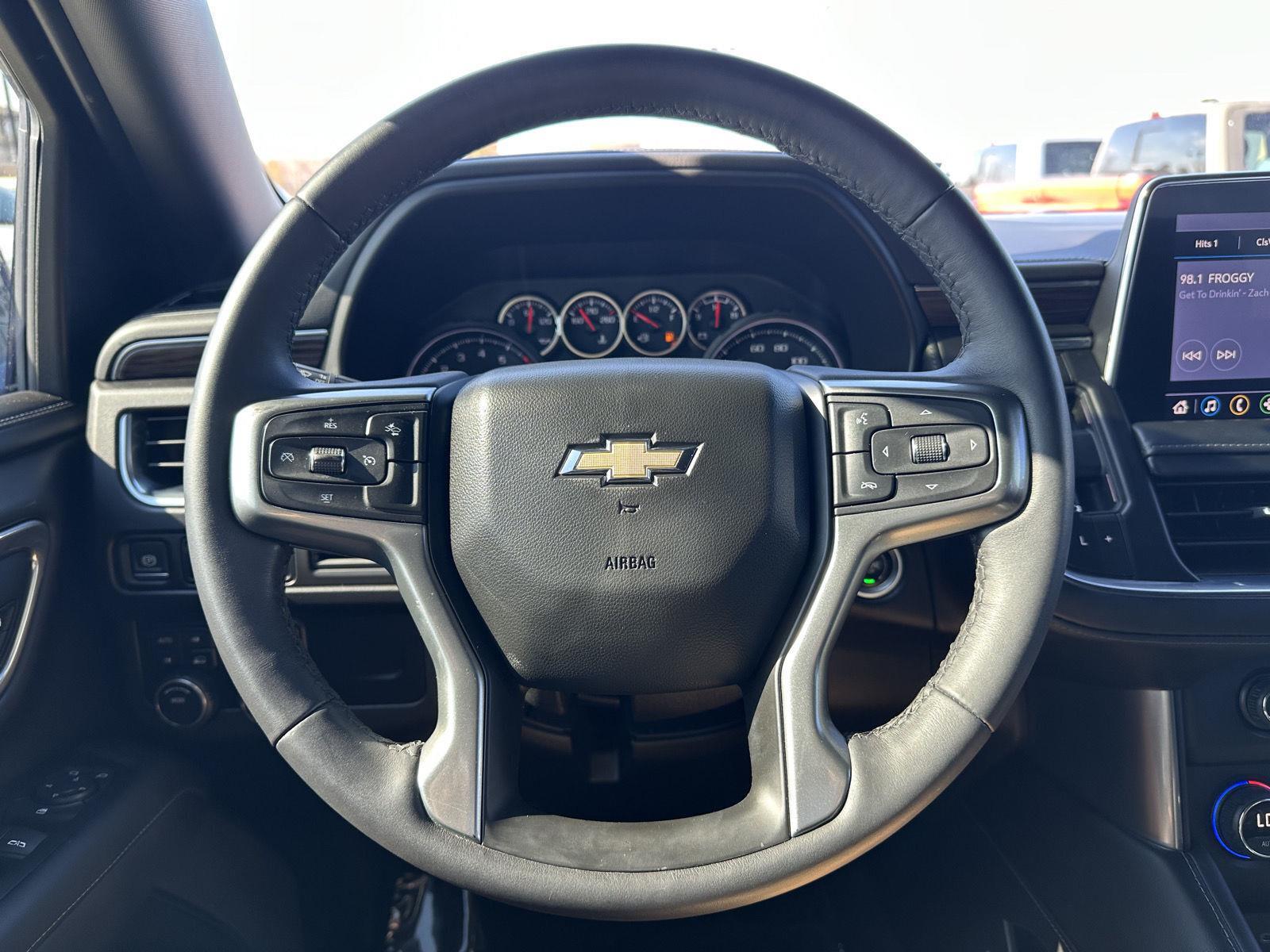 Vehicle photo 12