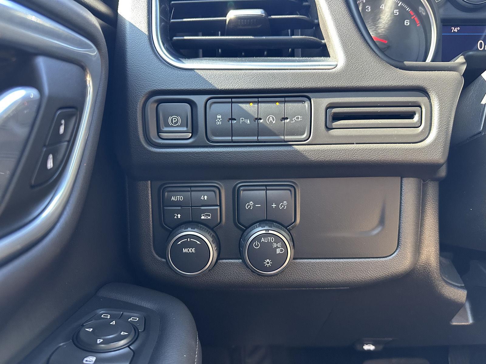 Vehicle photo 16