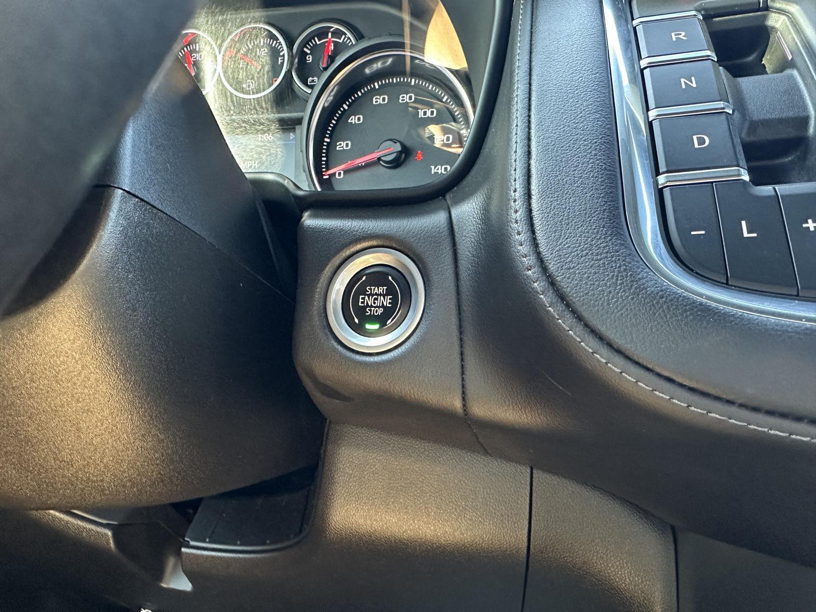 Vehicle photo 25