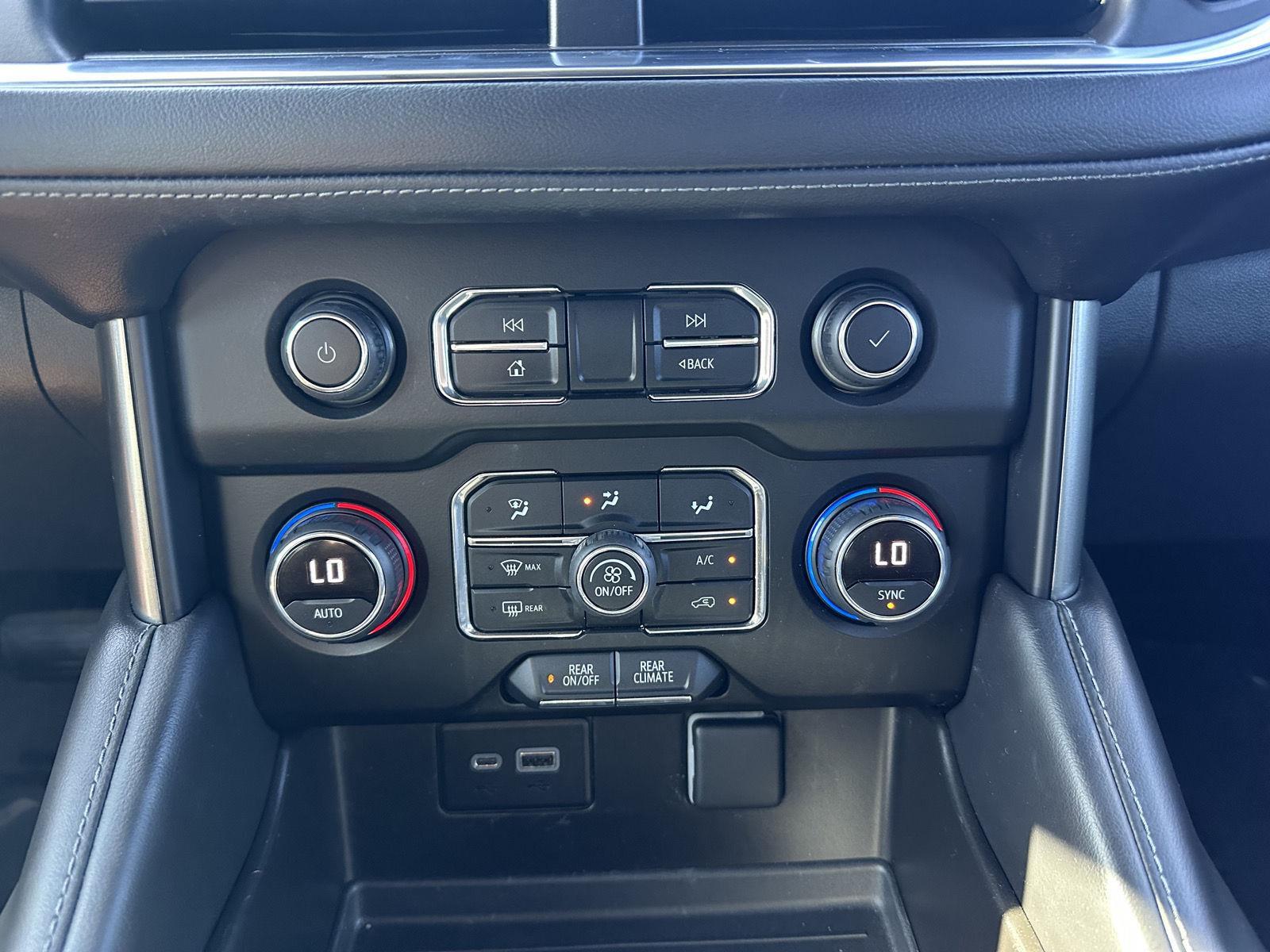 Vehicle photo 27
