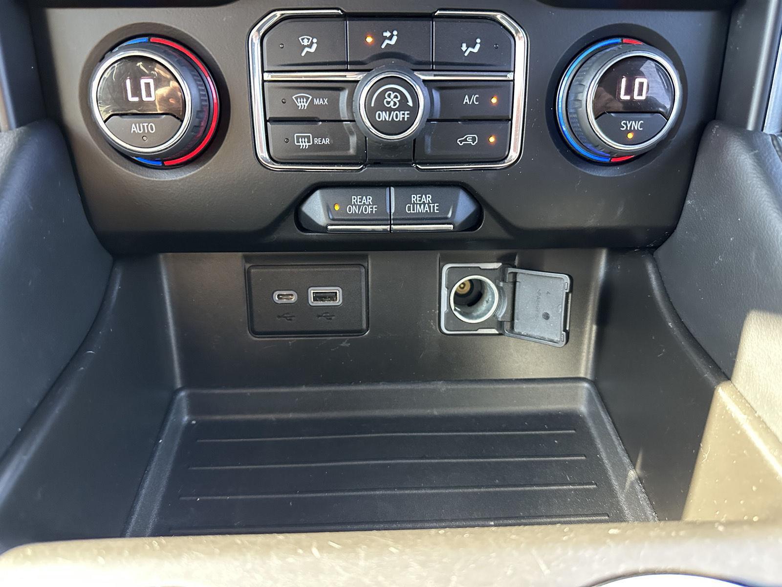 Vehicle photo 28