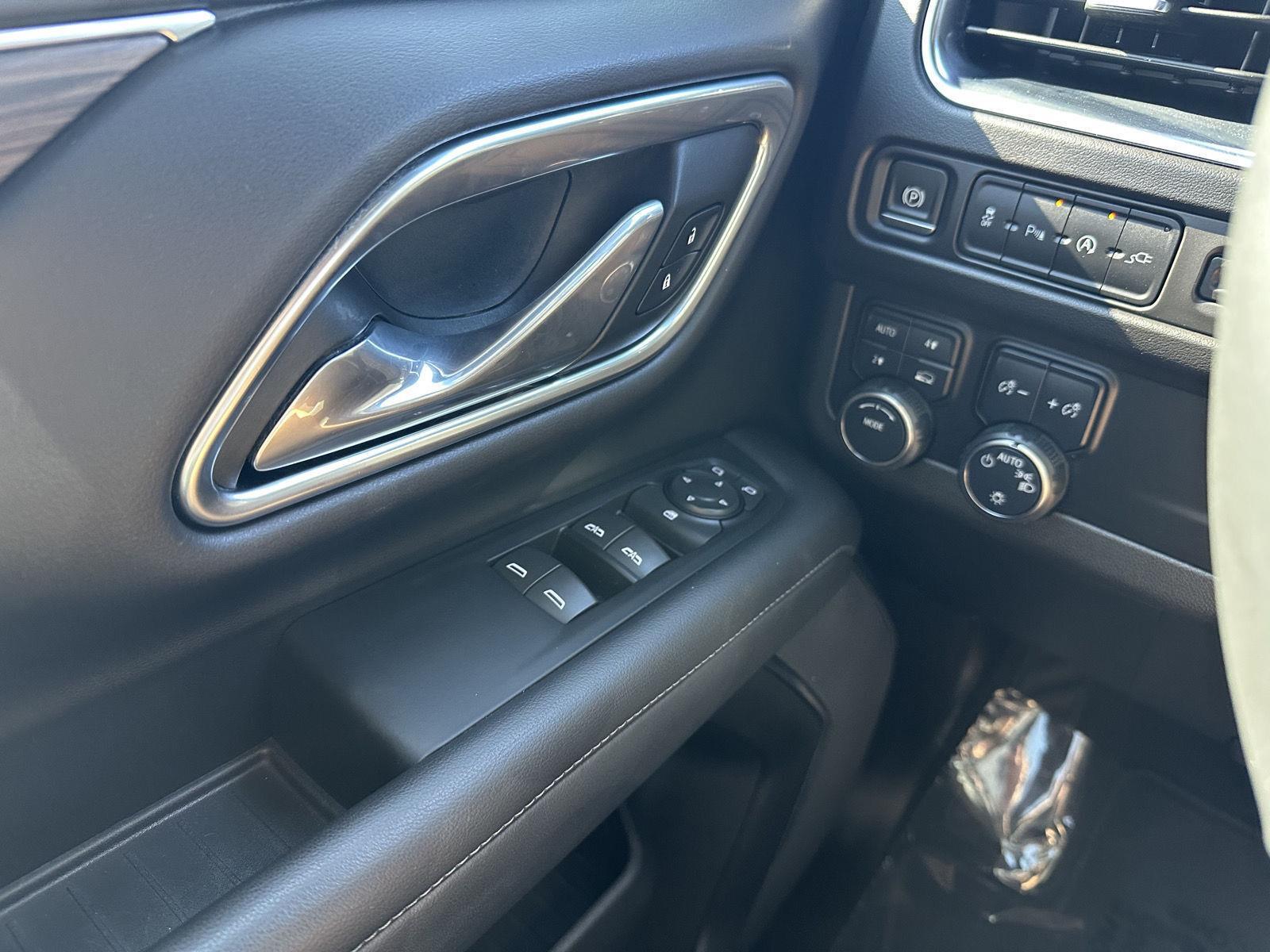 Vehicle photo 29
