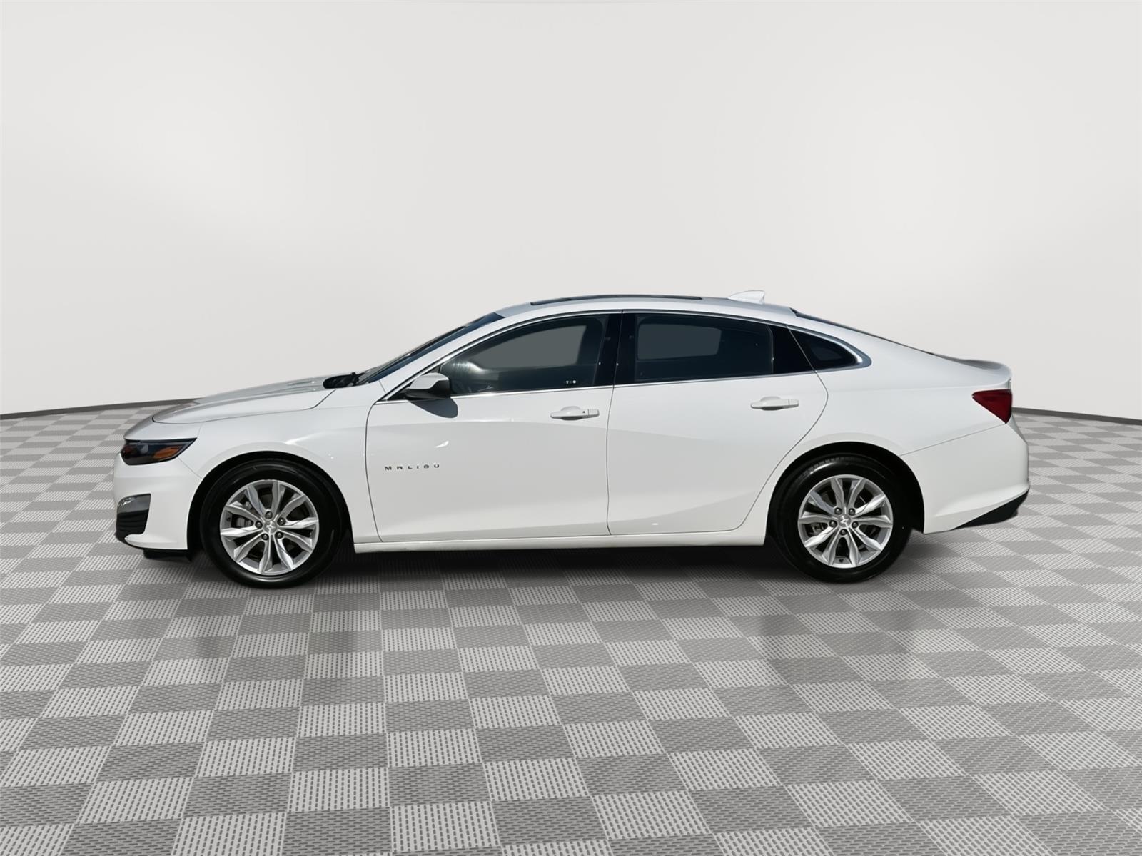 Vehicle photo 2