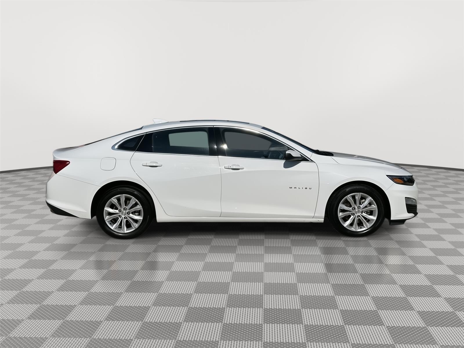 Vehicle photo 6
