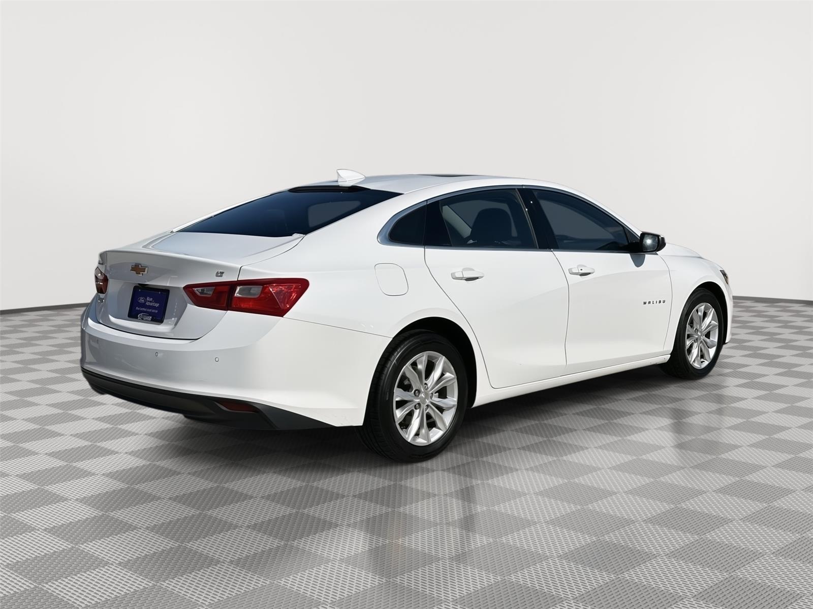 Vehicle photo 7