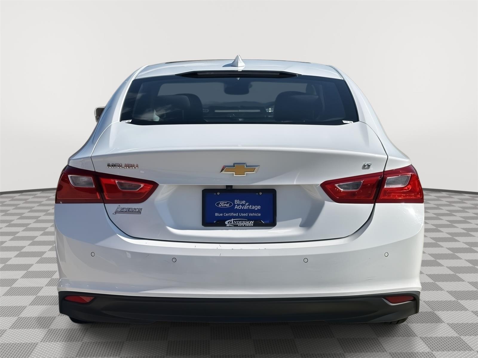Vehicle photo 8