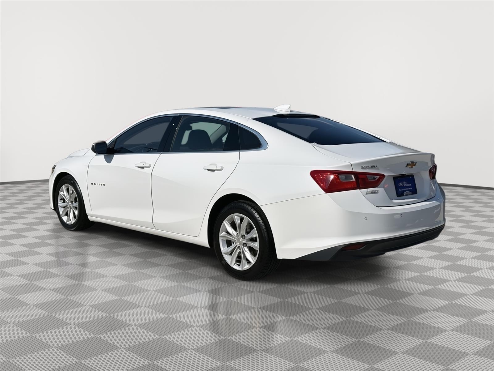 Vehicle photo 9