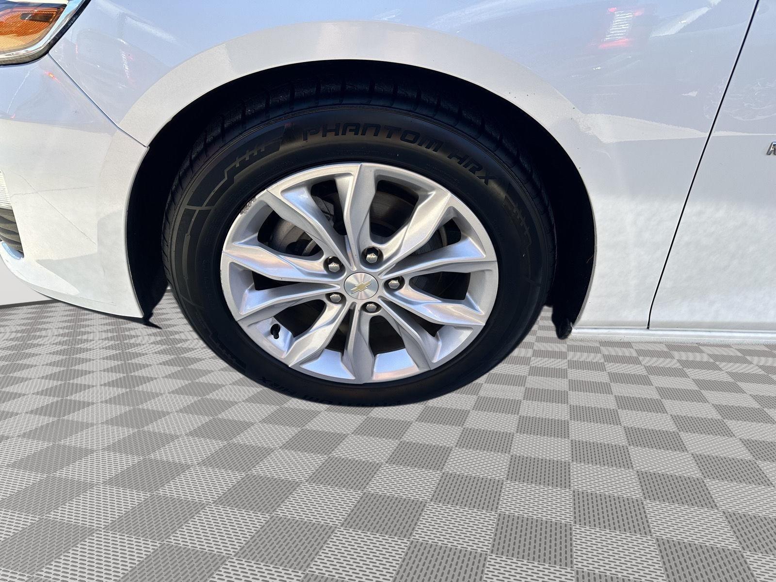 Vehicle photo 10