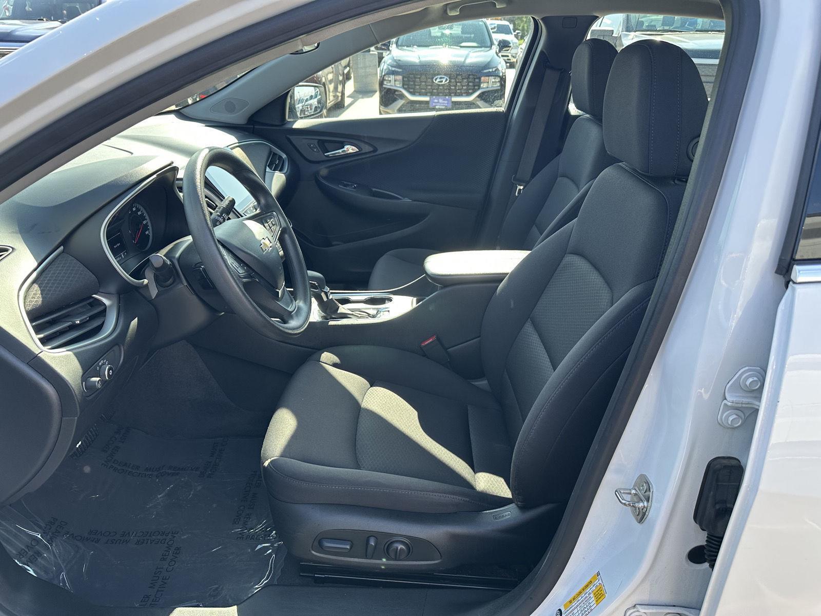 Vehicle photo 17