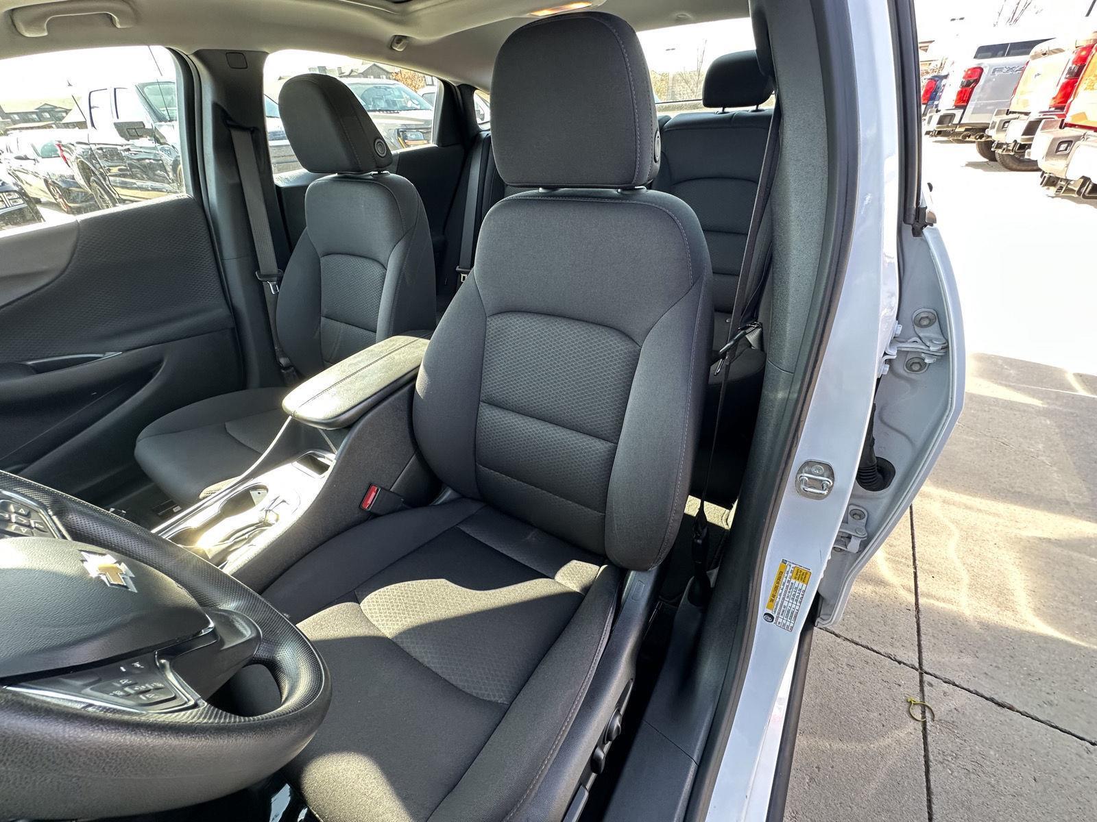 Vehicle photo 18