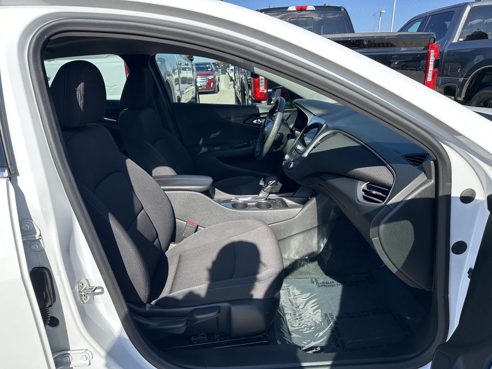 Vehicle photo 19