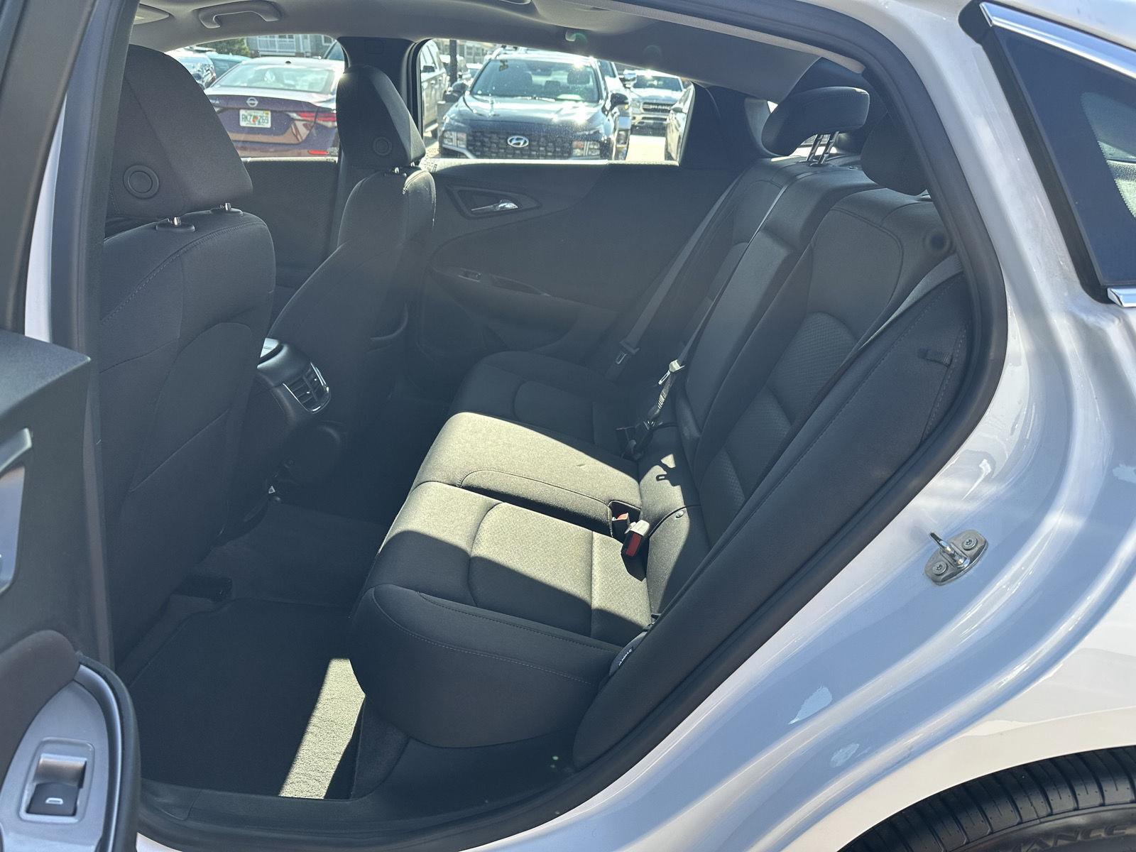 Vehicle photo 20