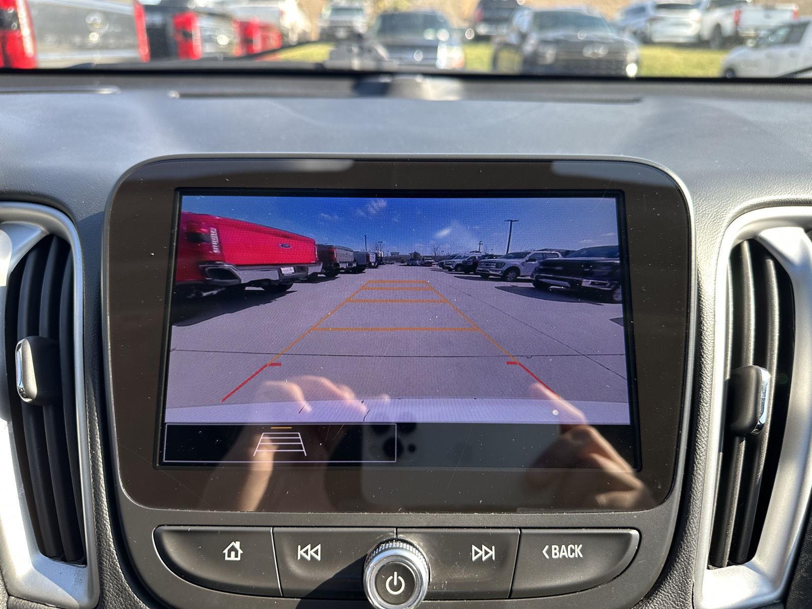 Vehicle photo 24