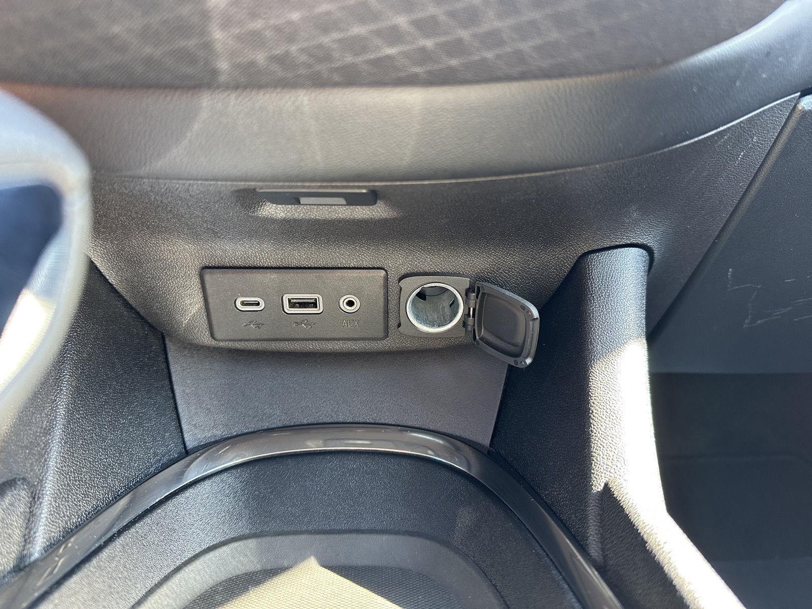 Vehicle photo 29
