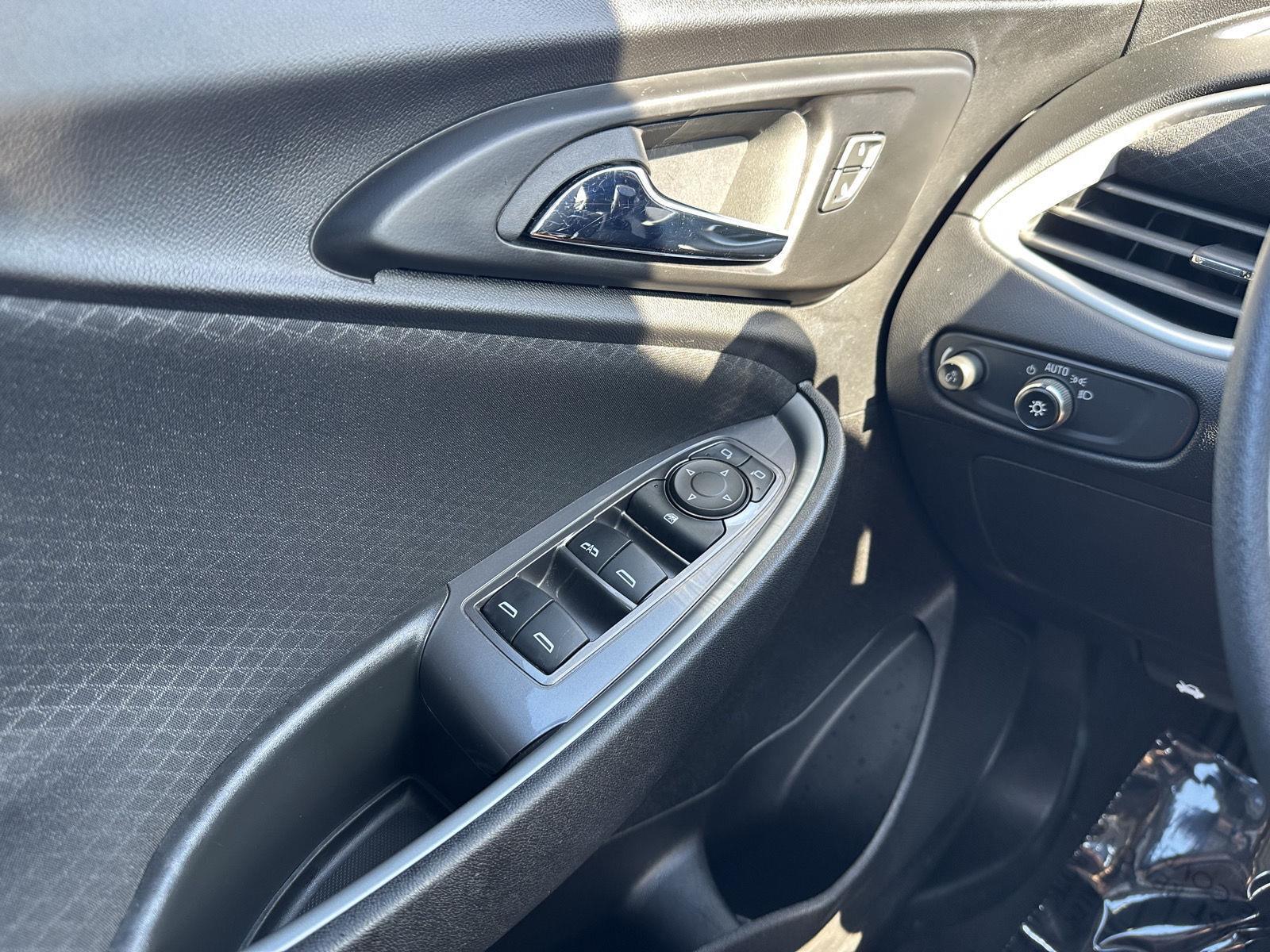 Vehicle photo 30