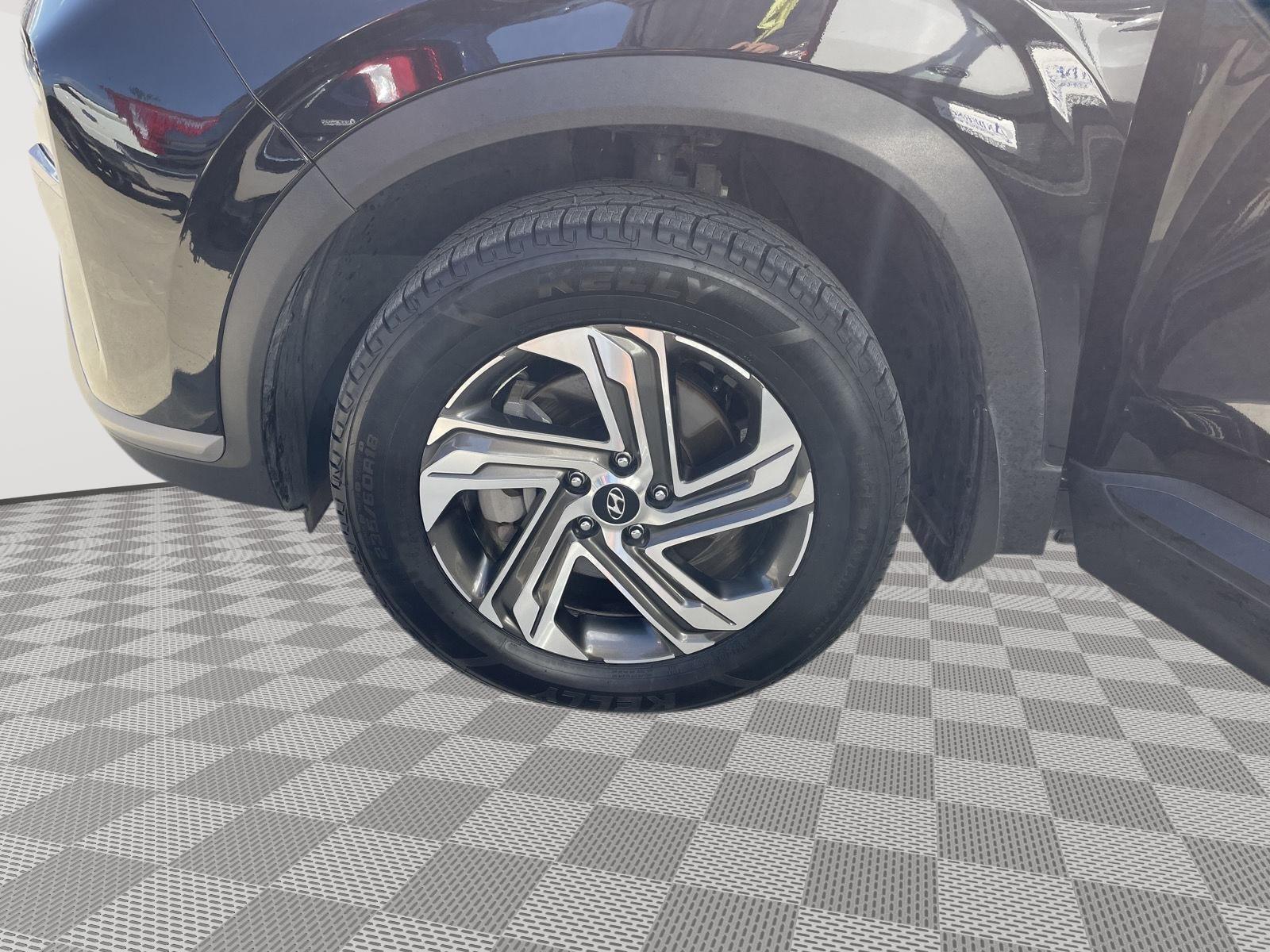 Vehicle photo 10