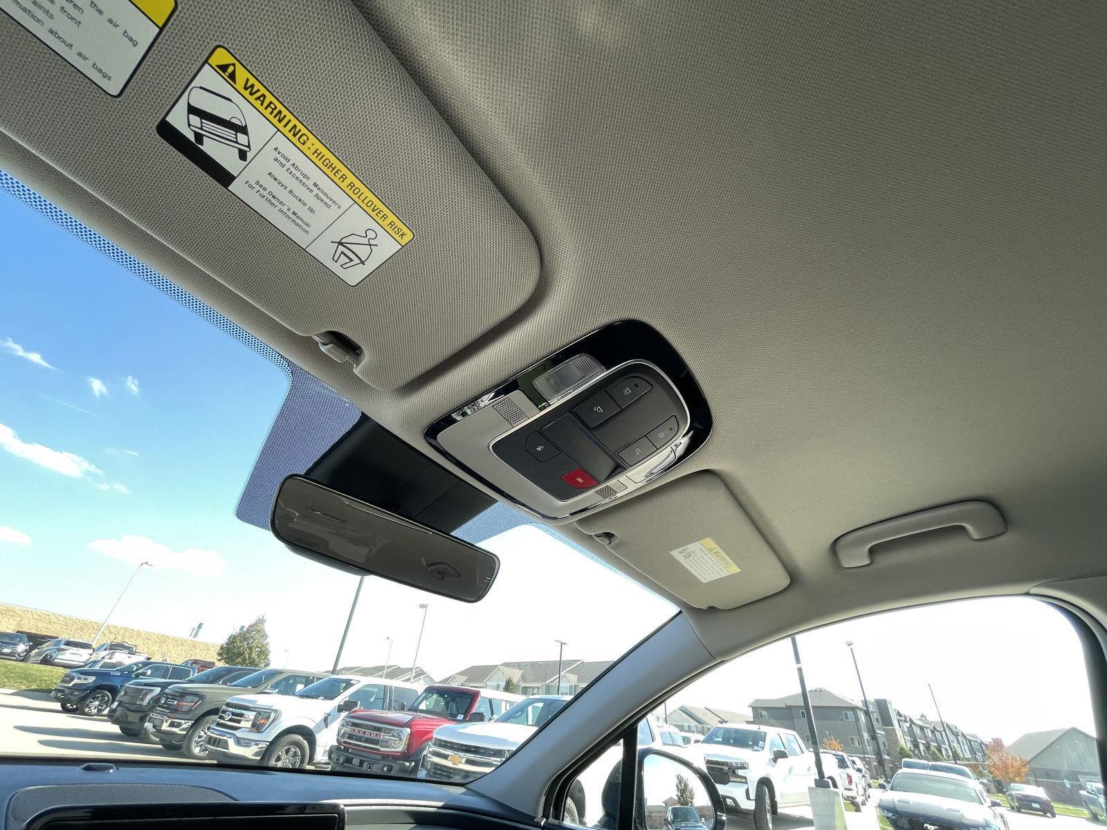 Vehicle photo 21