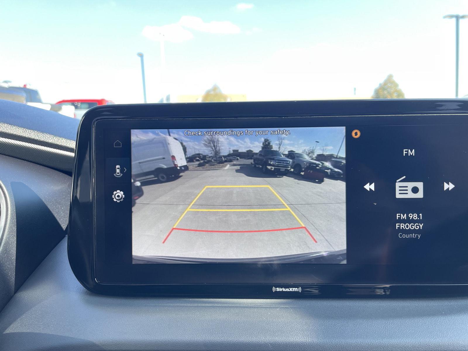 Vehicle photo 23