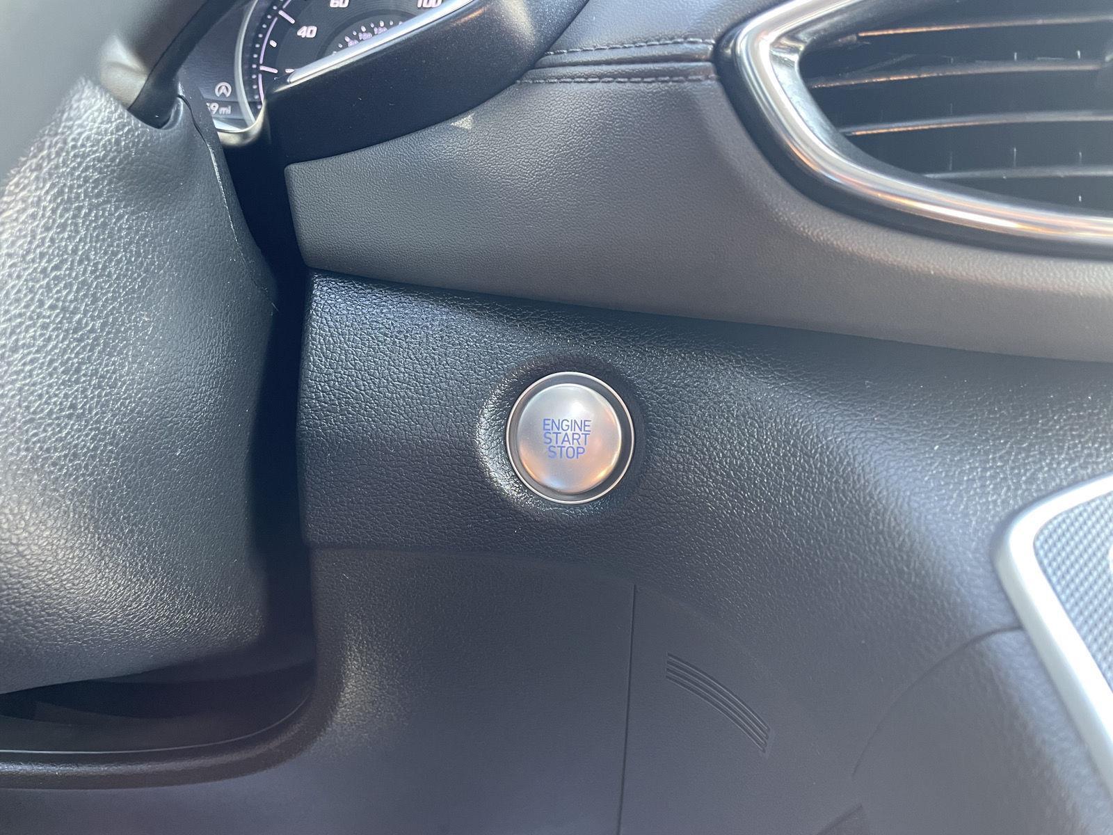 Vehicle photo 25