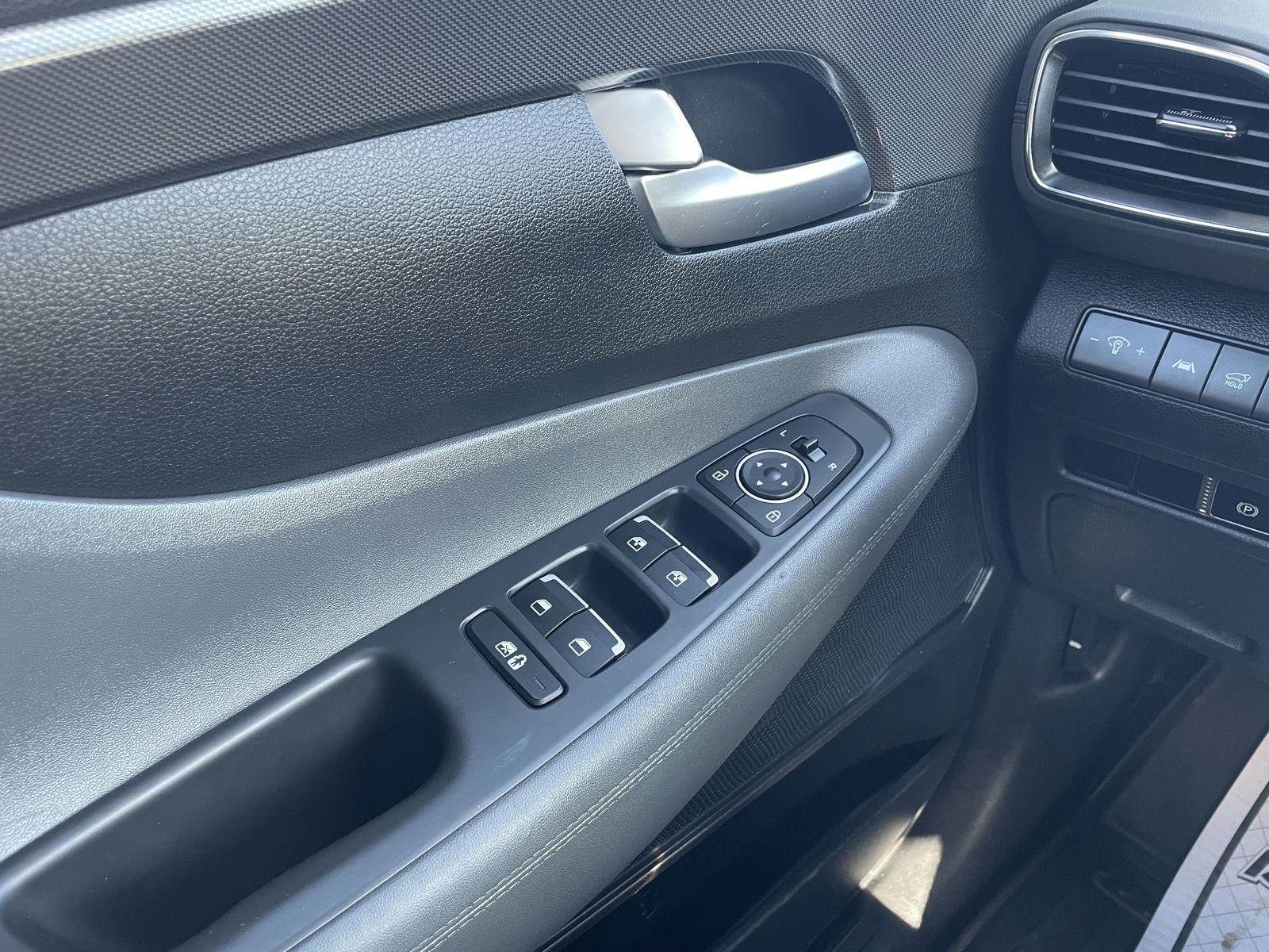 Vehicle photo 30