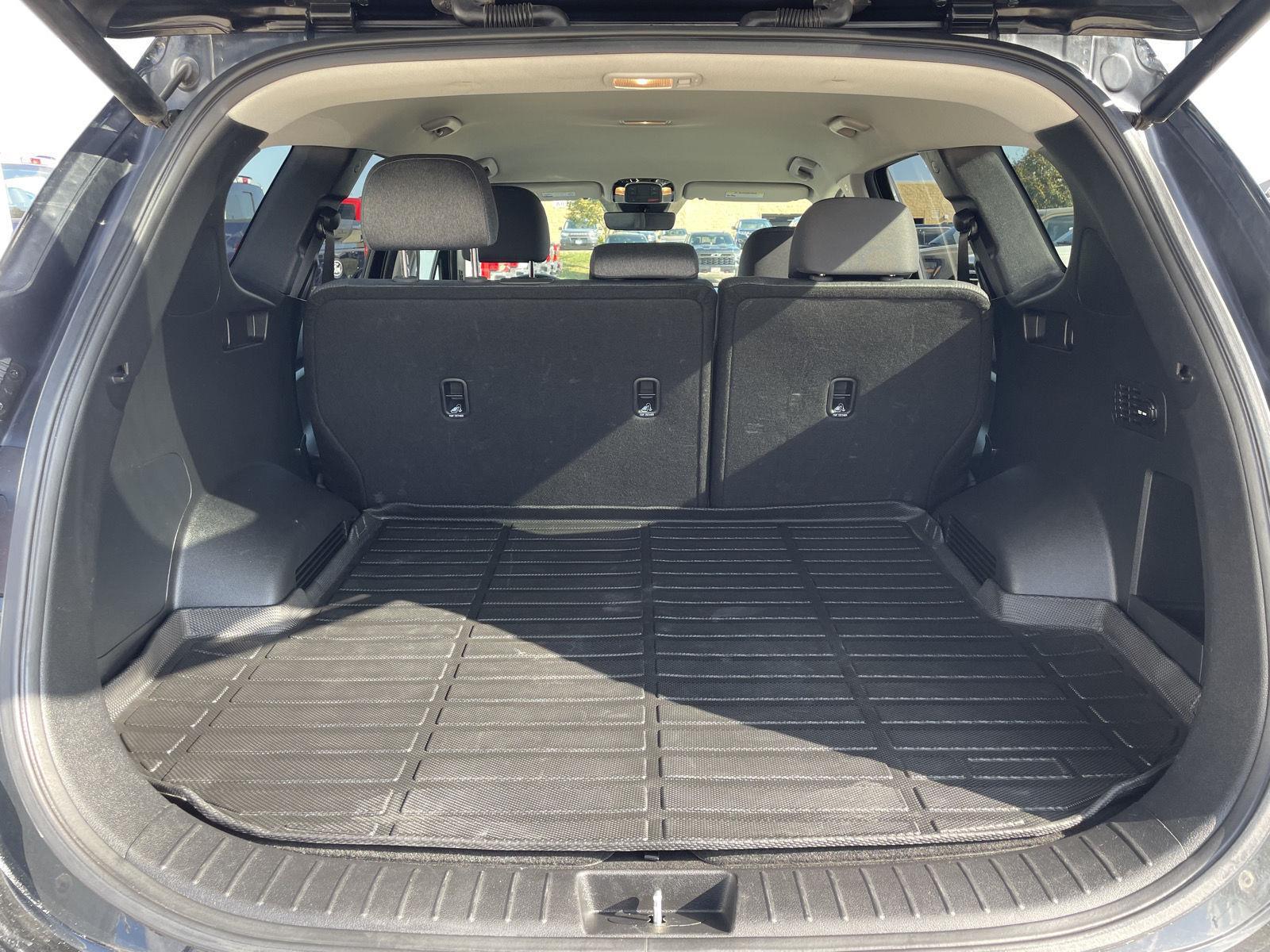 Vehicle photo 34