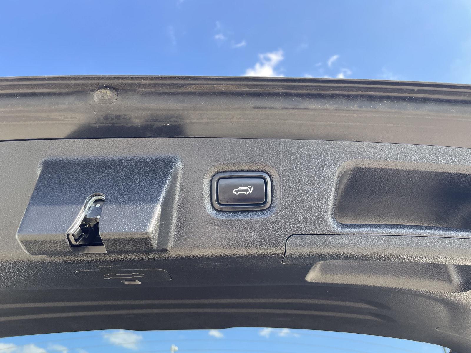 Vehicle photo 35