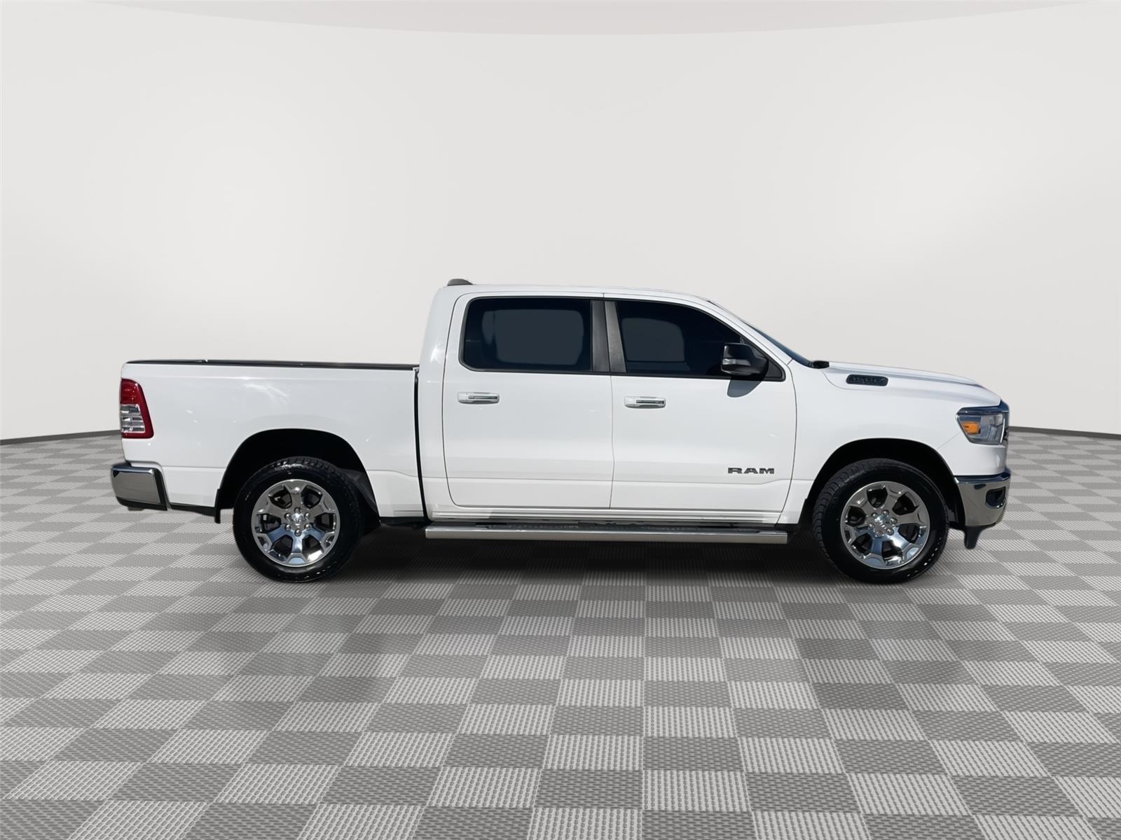 Vehicle photo 6