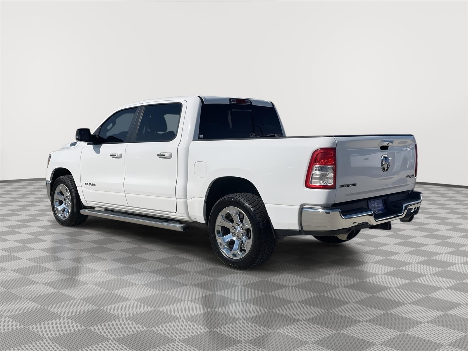 Vehicle photo 9