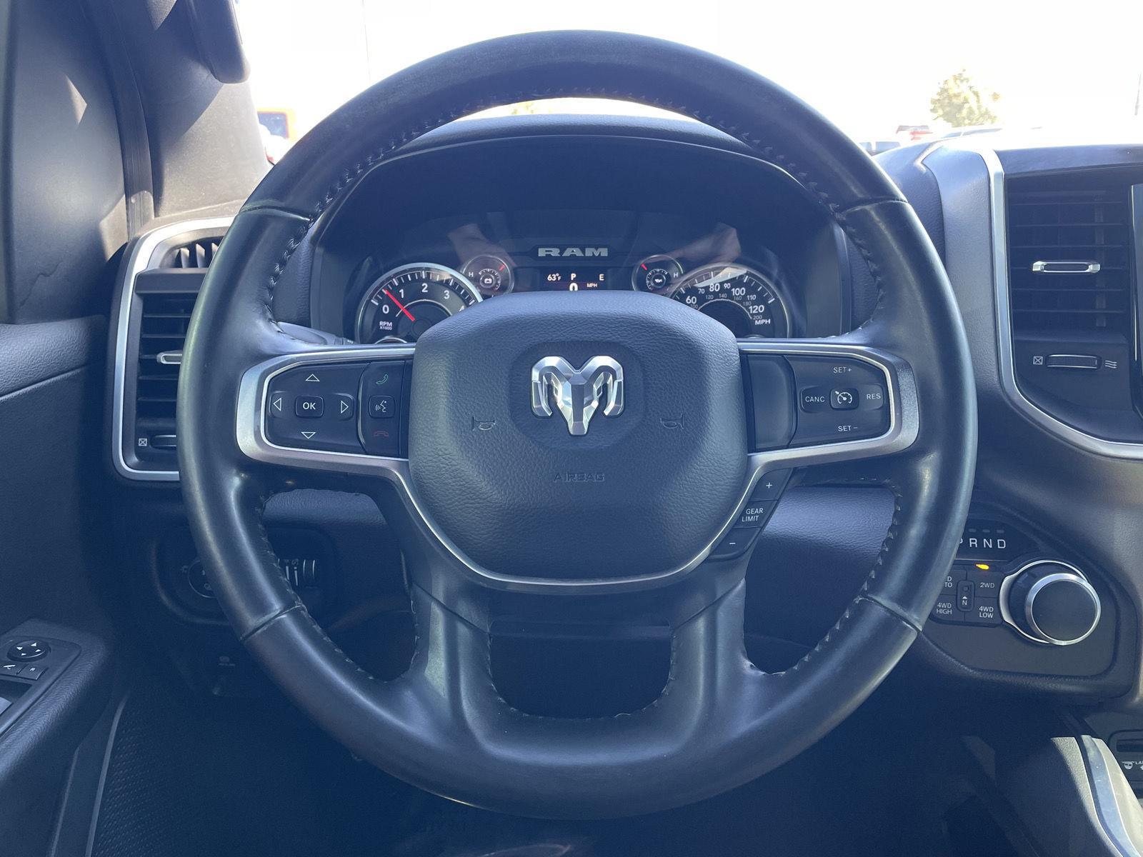 Vehicle photo 12