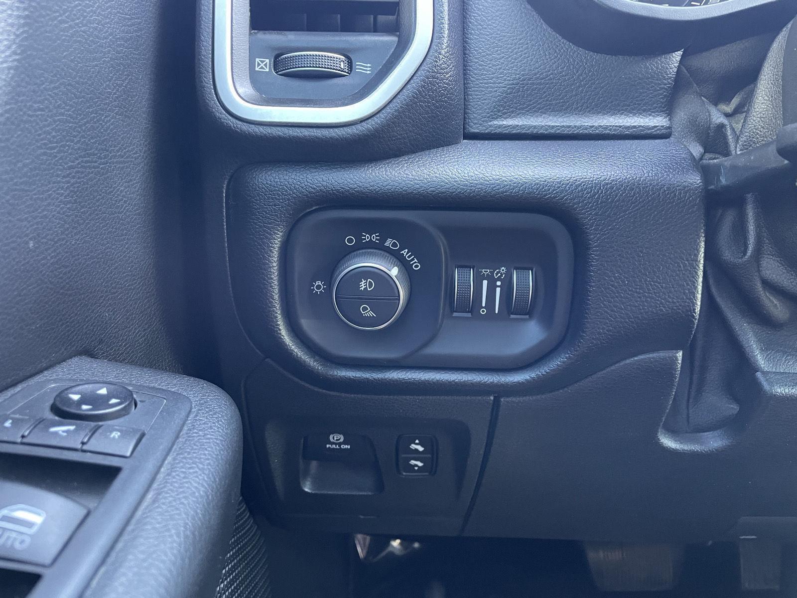 Vehicle photo 16