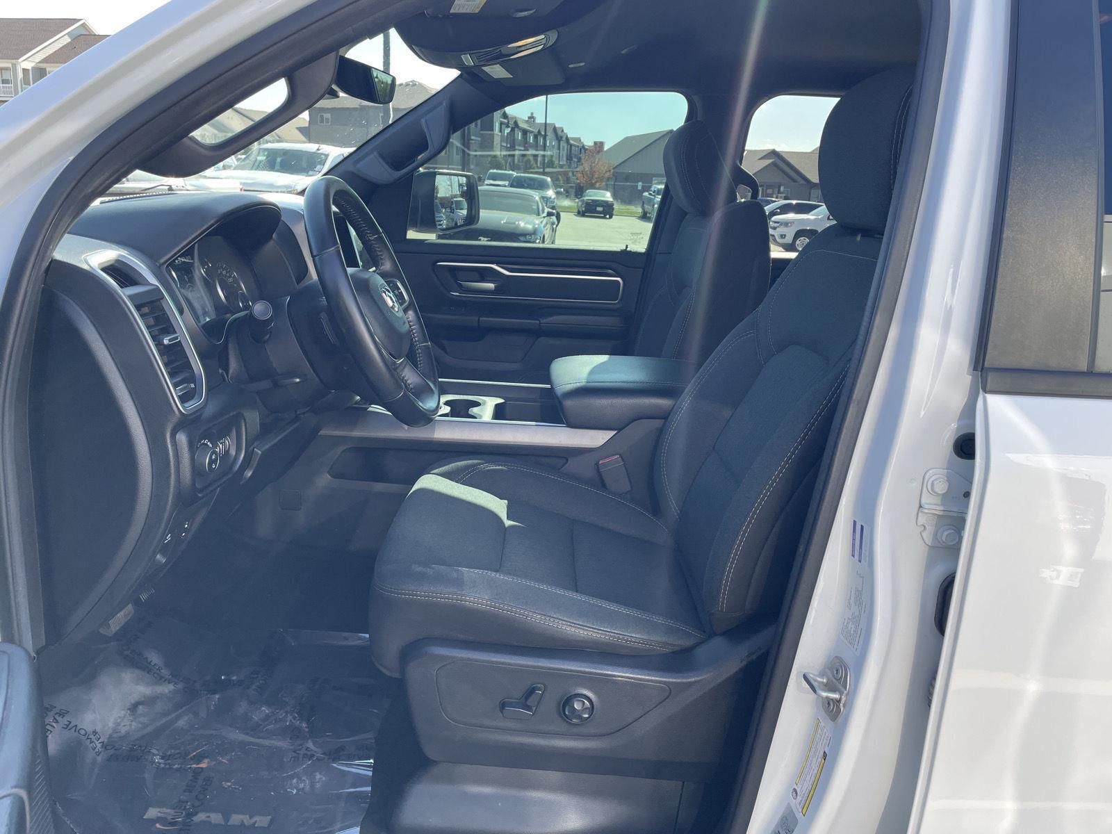Vehicle photo 17