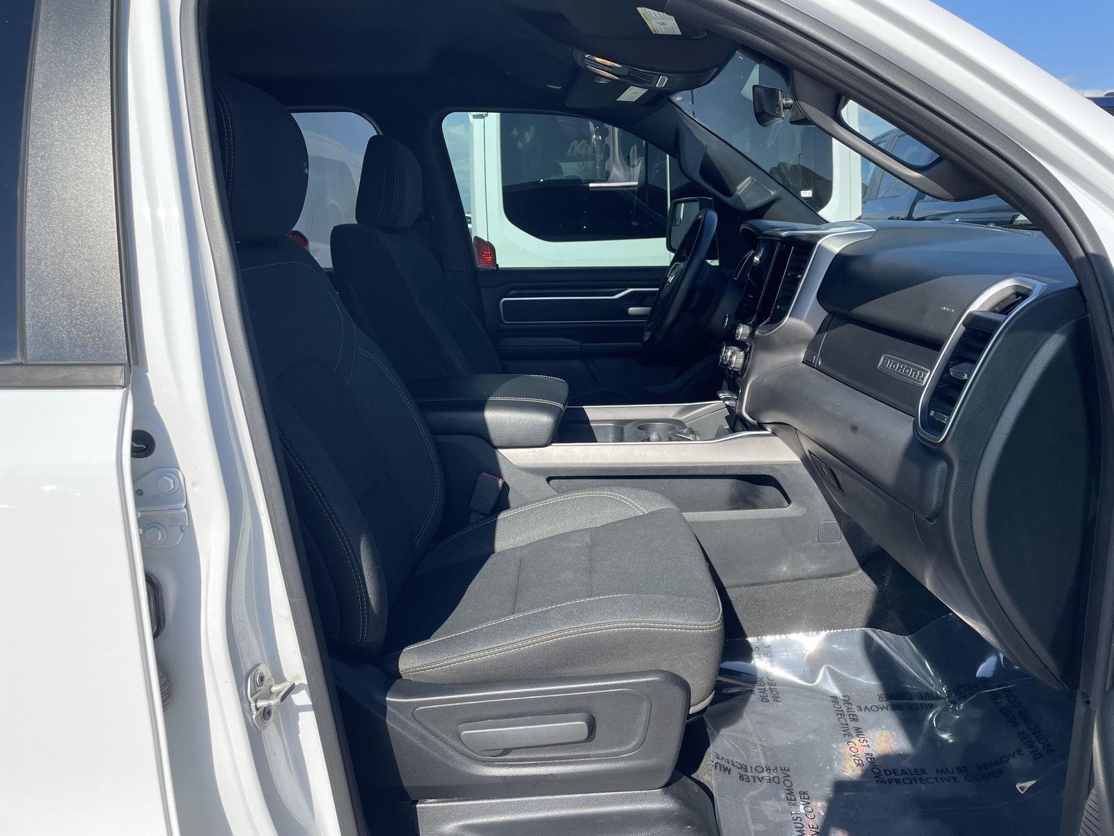 Vehicle photo 19