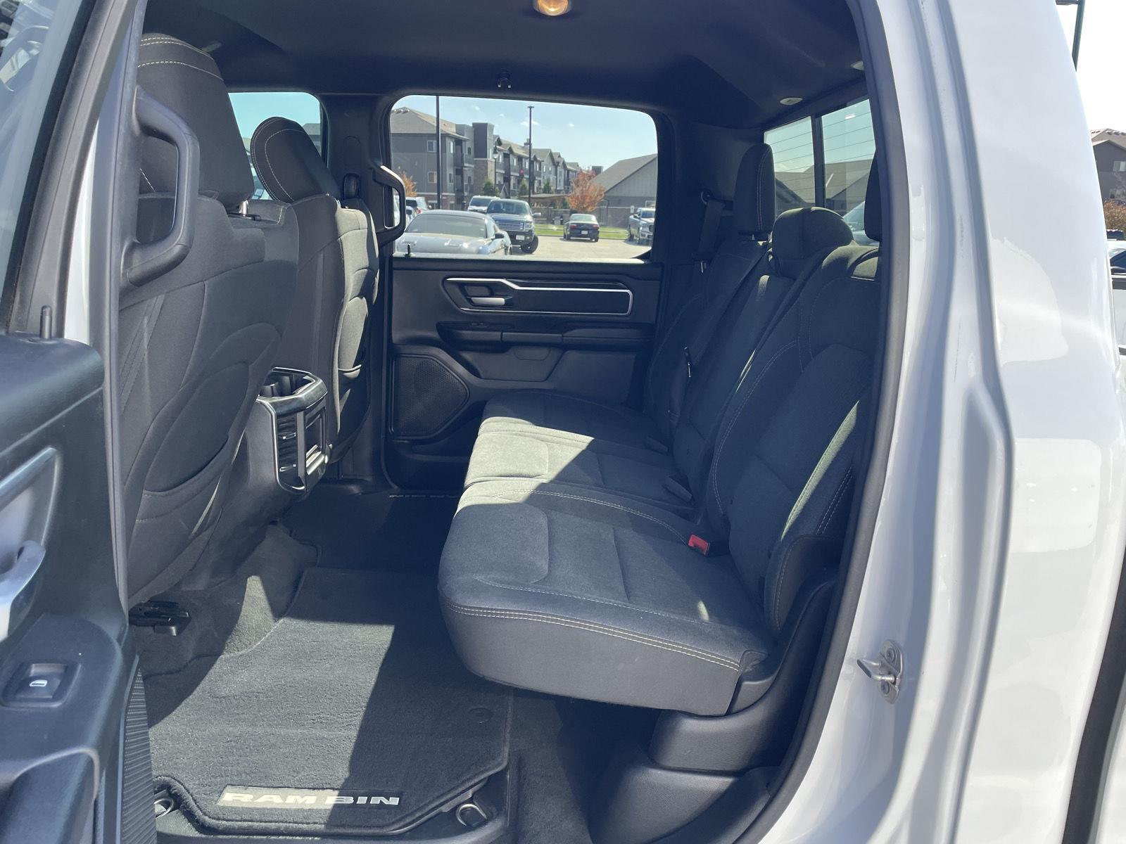 Vehicle photo 20