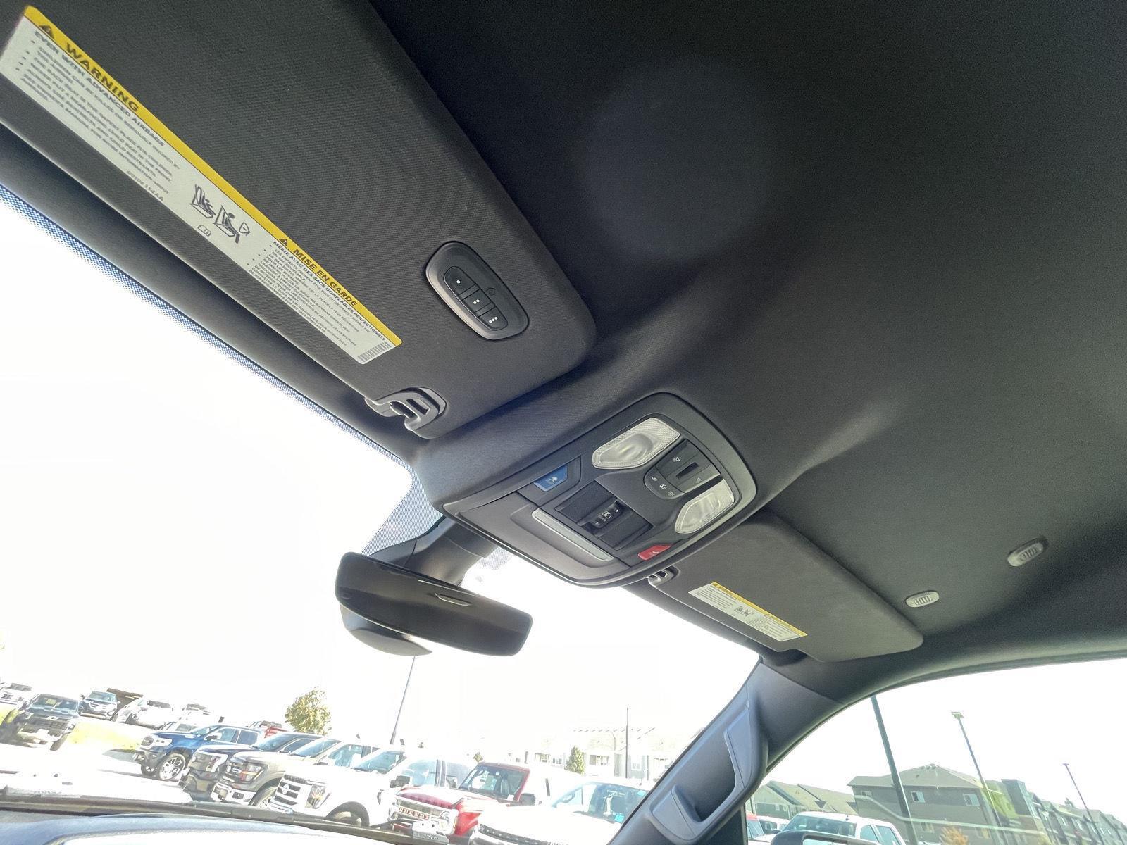 Vehicle photo 21