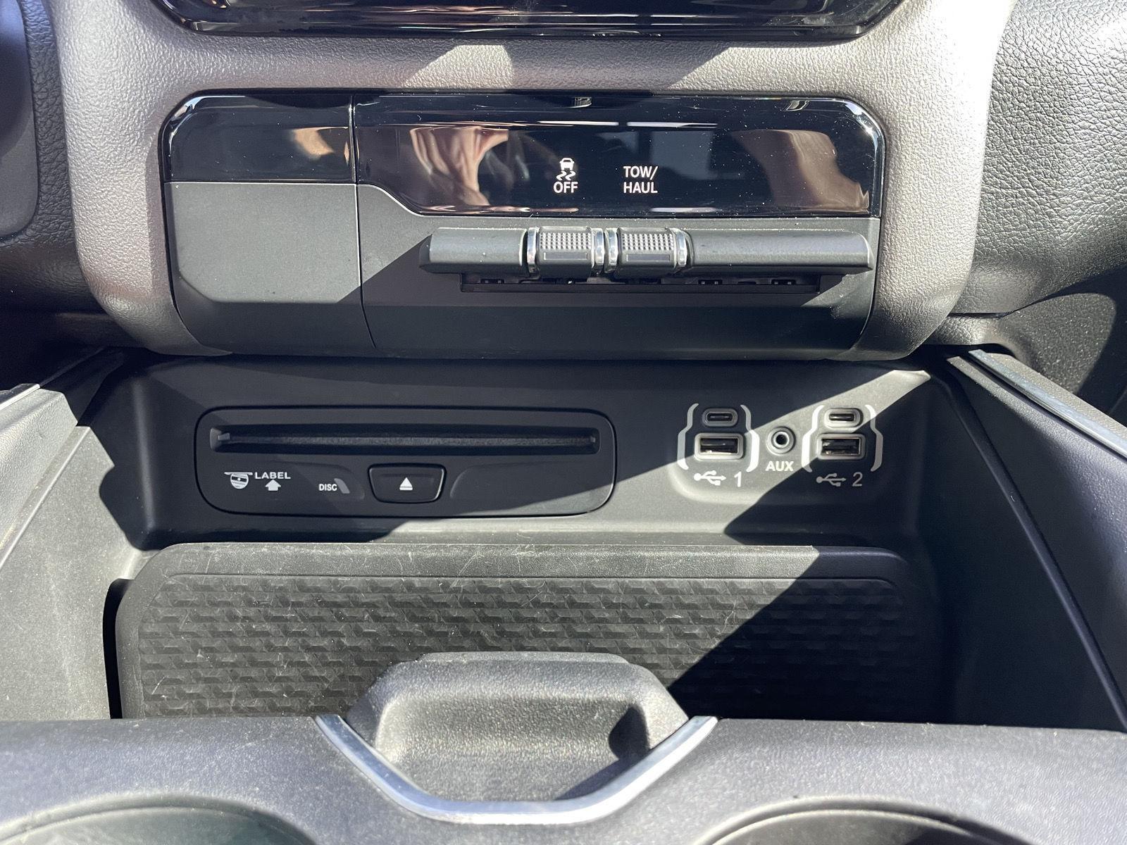 Vehicle photo 27