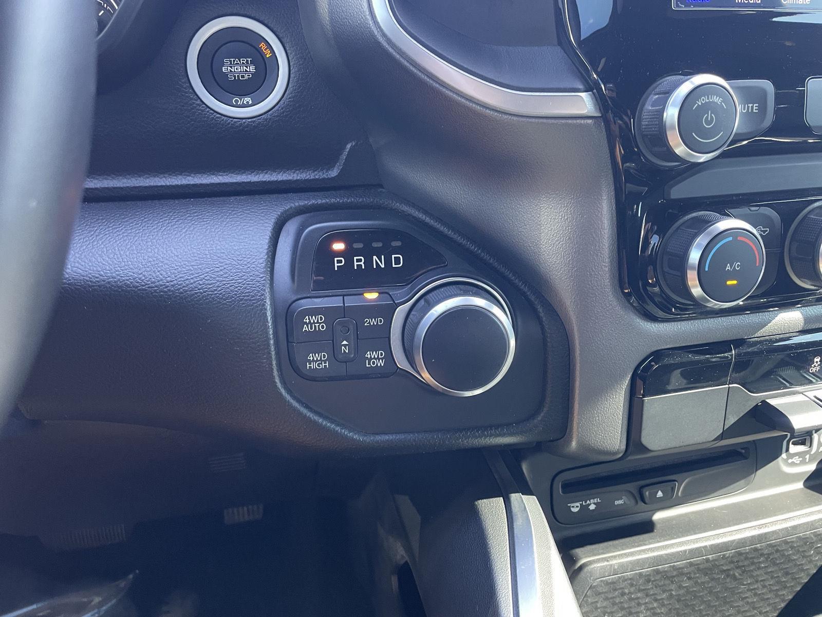 Vehicle photo 29