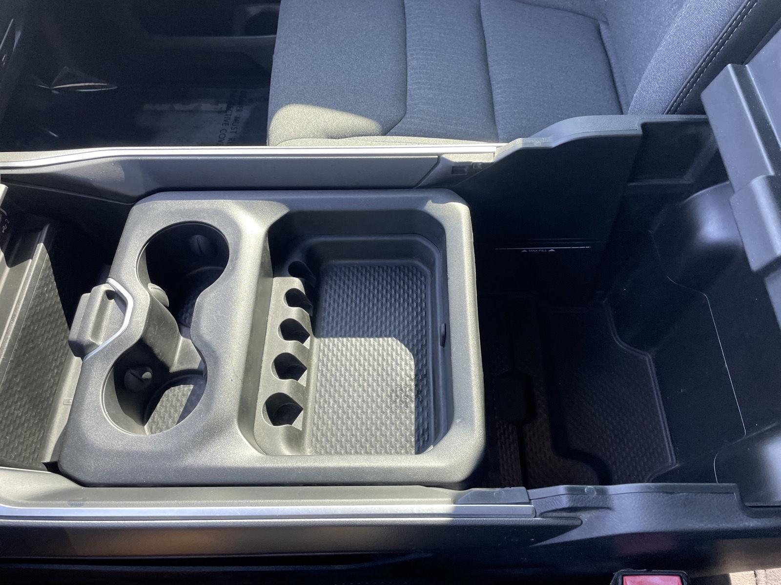 Vehicle photo 30