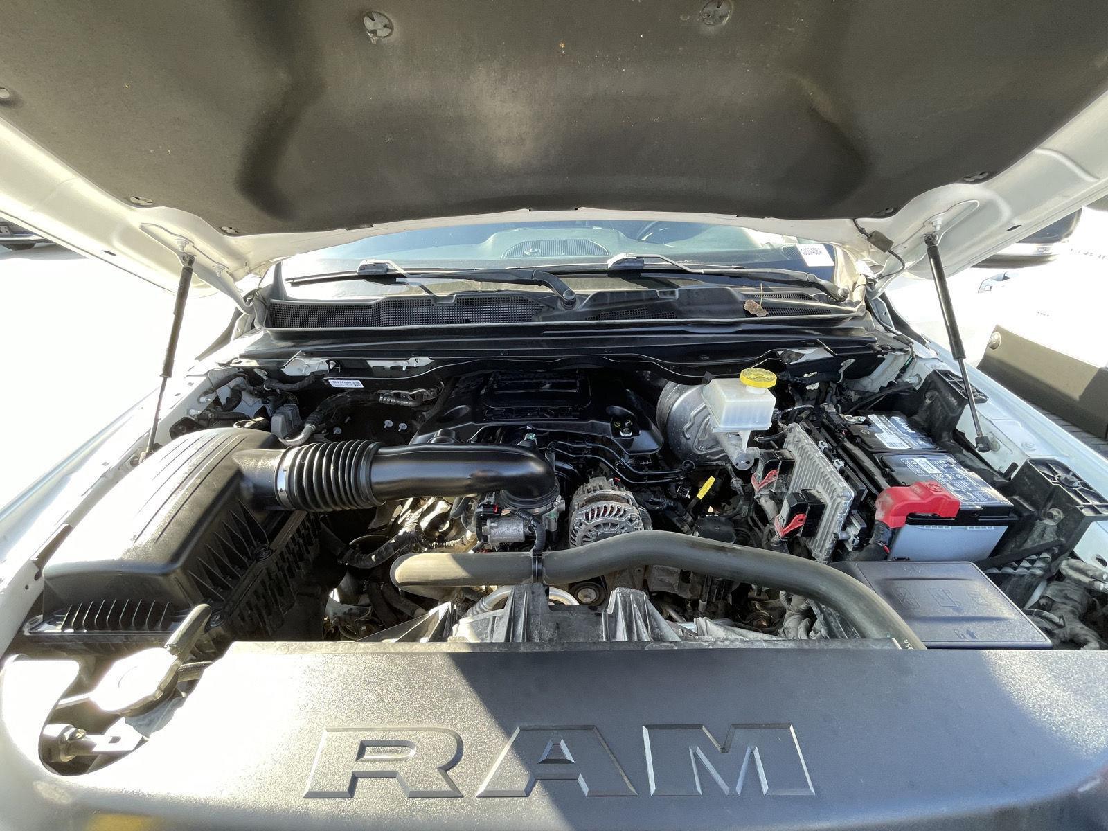 Vehicle photo 33