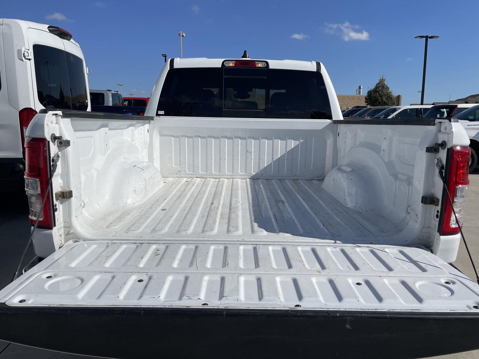 Vehicle photo 34