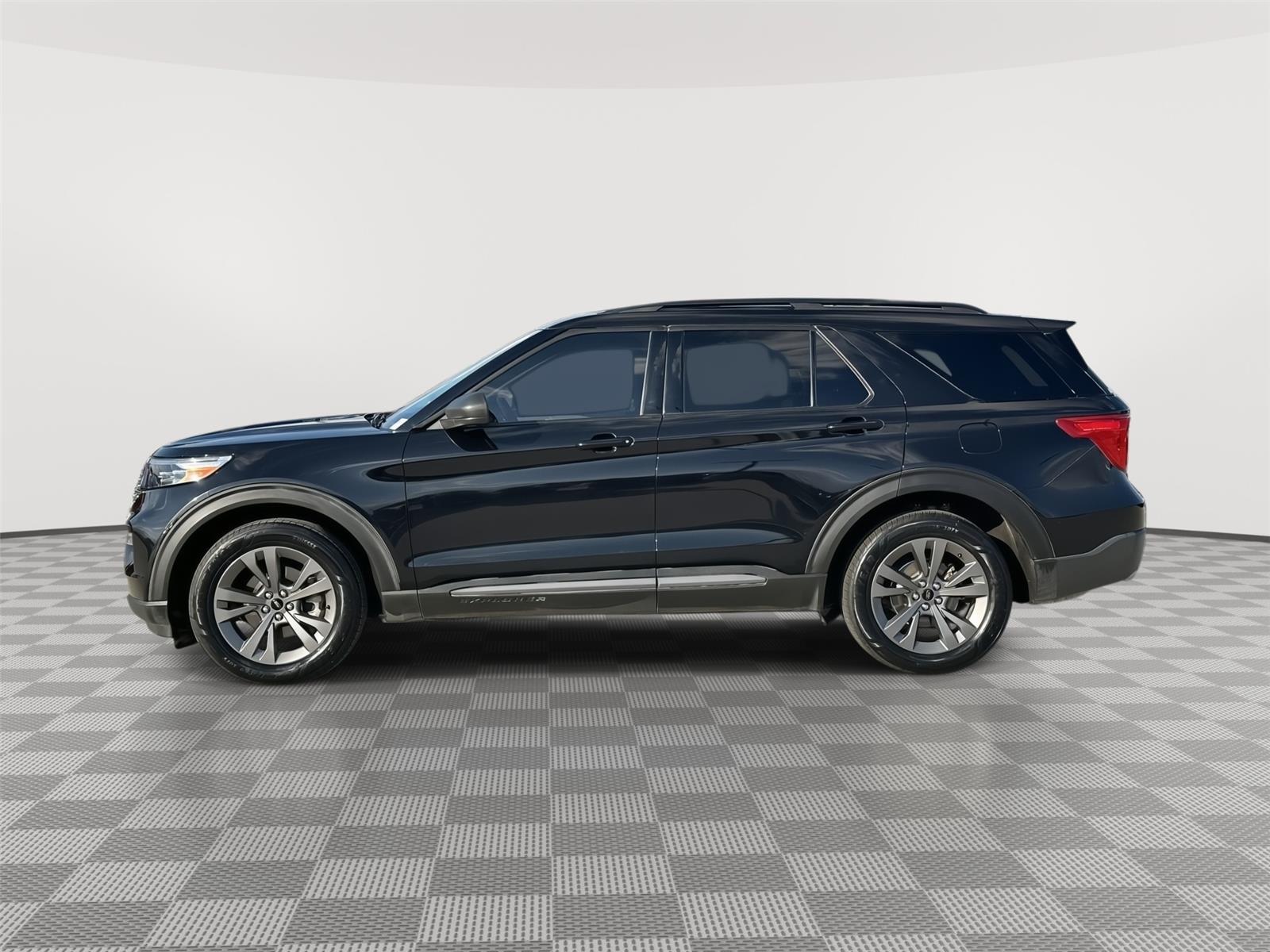 Vehicle photo 2