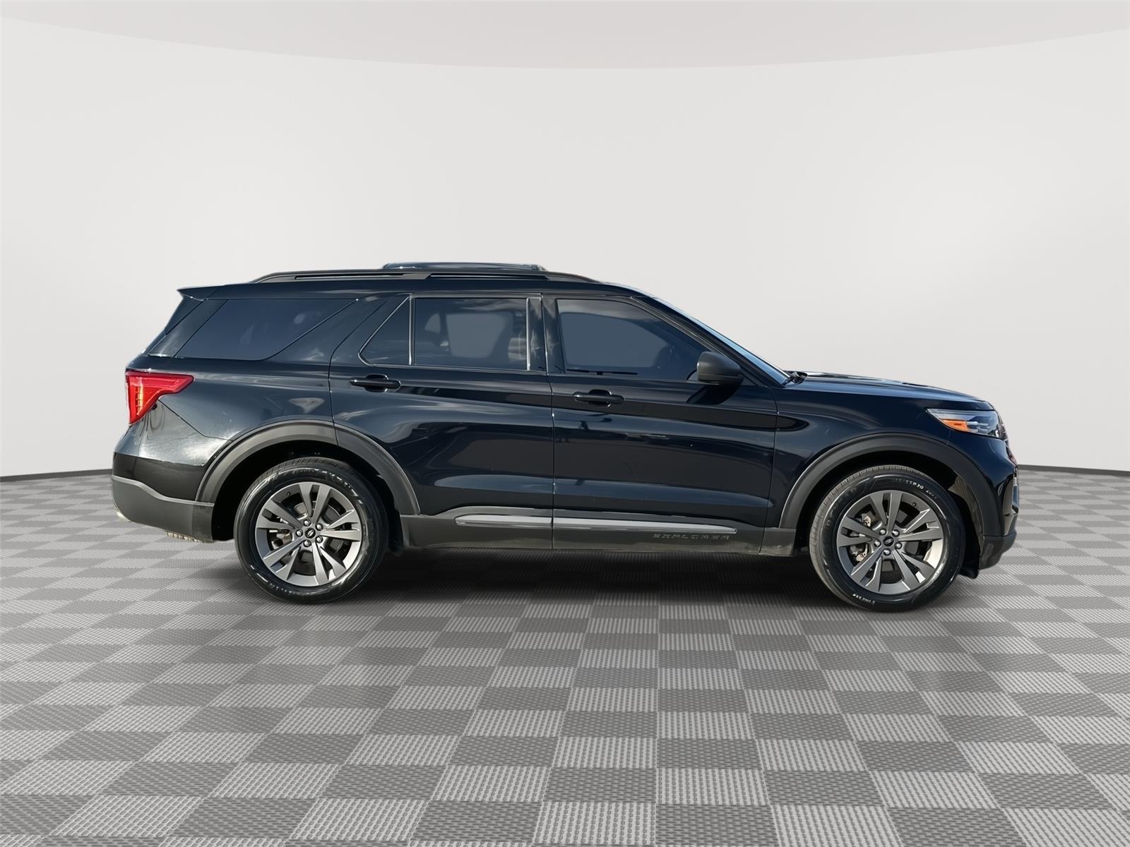 Vehicle photo 6