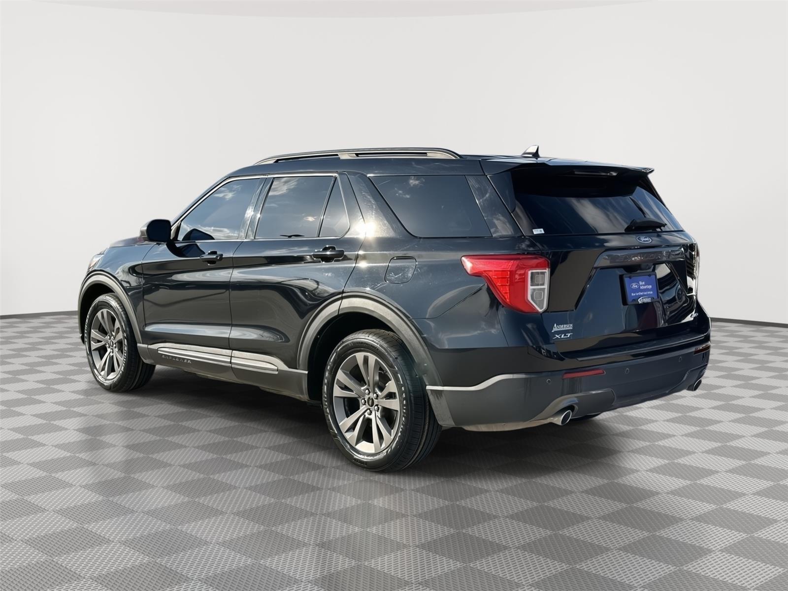 Vehicle photo 9