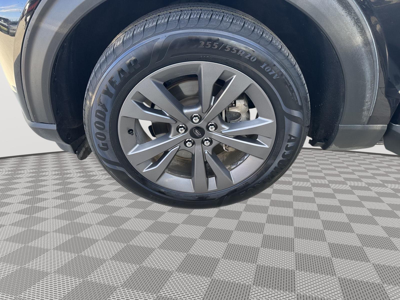 Vehicle photo 10